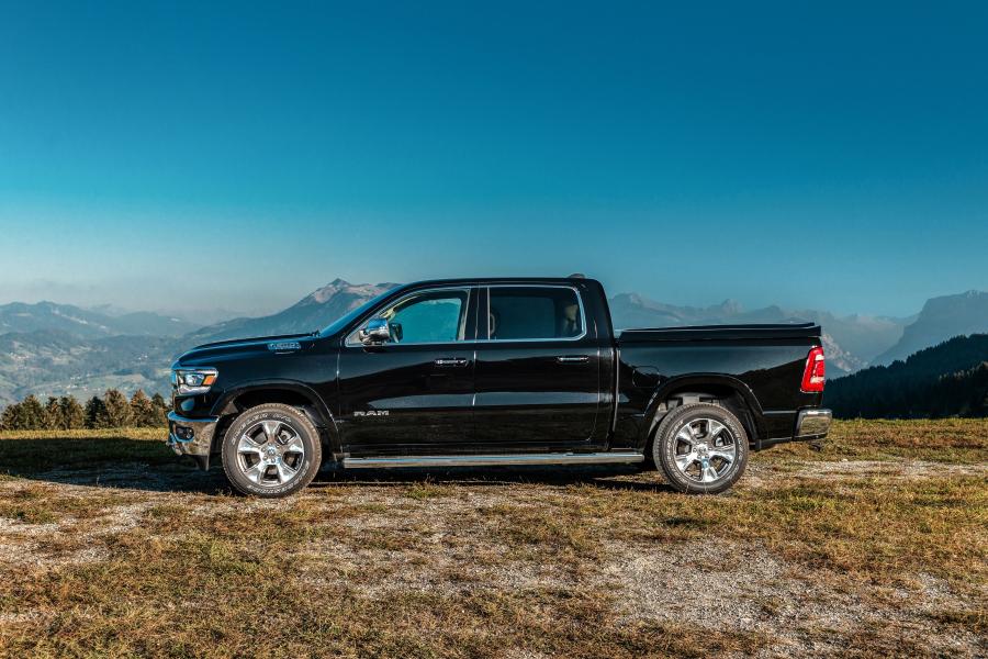  Ram 1500 Laramie Crew Cab by O.CT Tuning 2018 года  (фото 3 из 6)